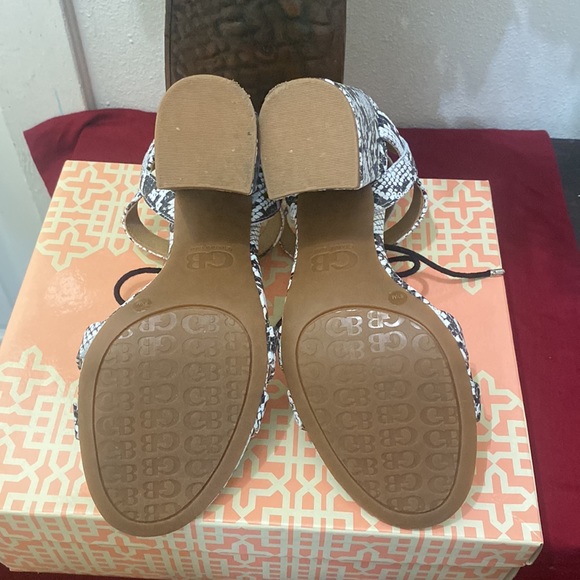 Snake skin black and white heels - Picture 3 of 4